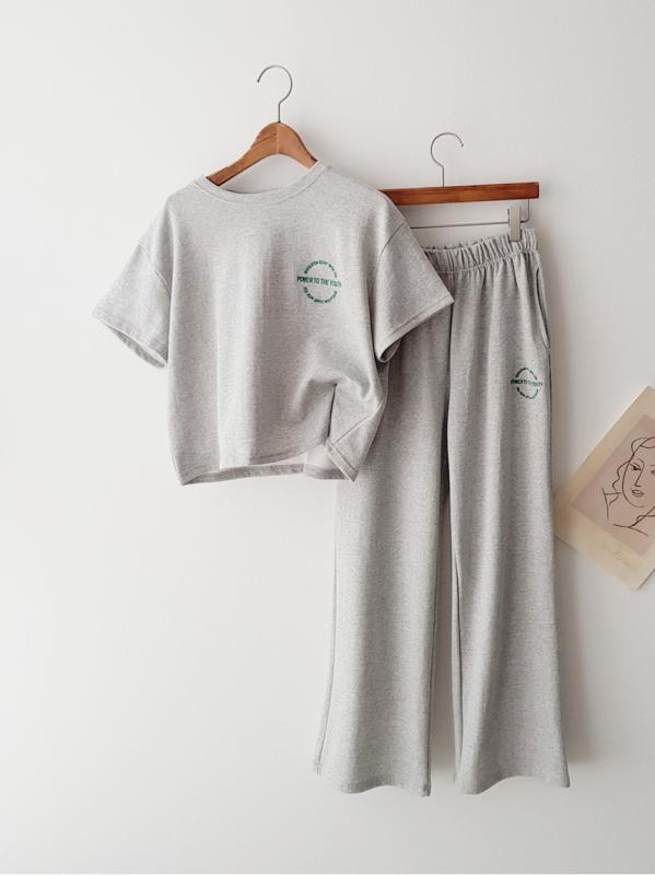 카인드 심플 자수 포인트 크롭 반팔티셔츠 밴딩 일자바지 트레이닝팬츠 투피스 데일리 추리닝 세트