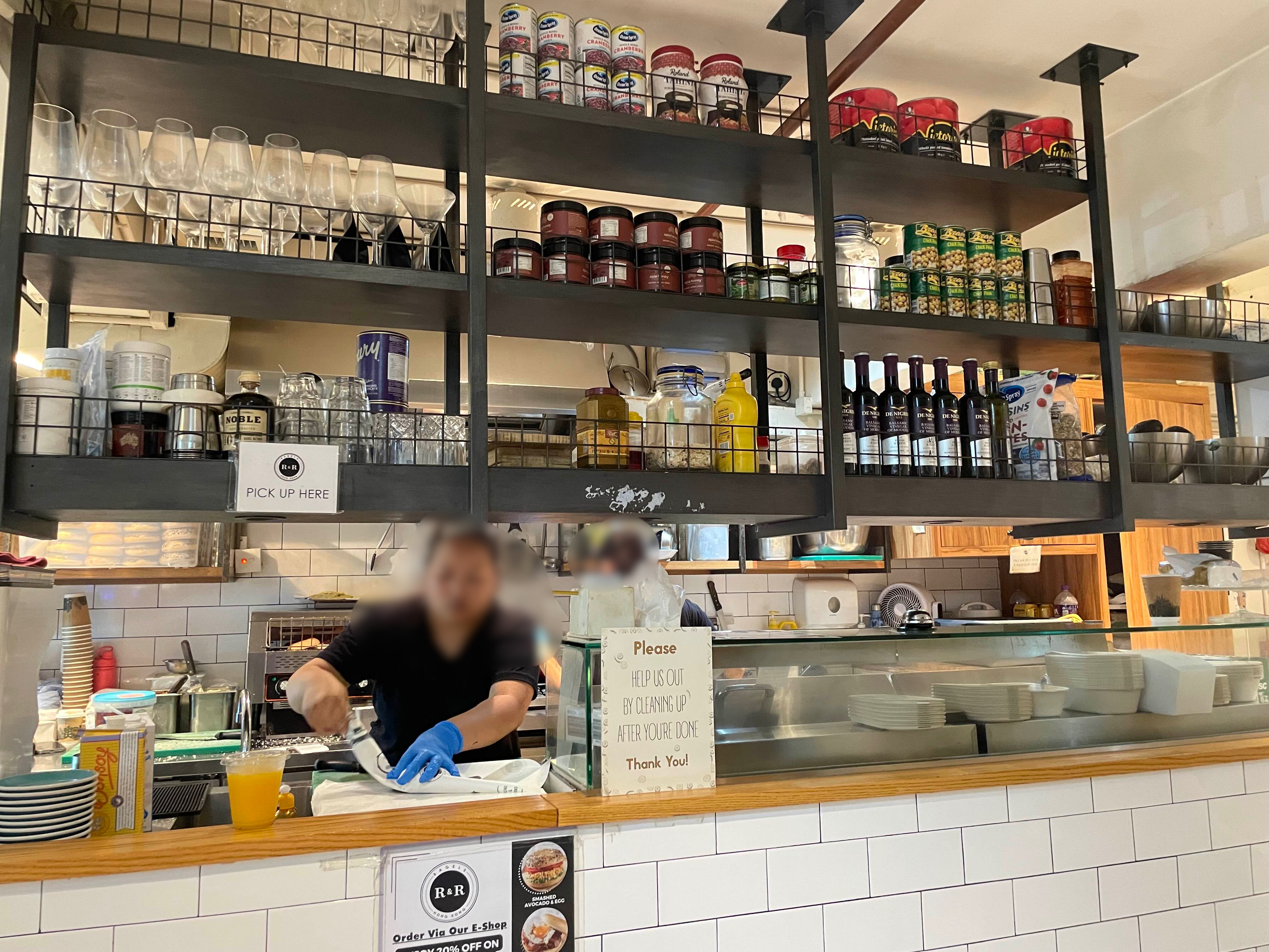 R&R Bagels 내부