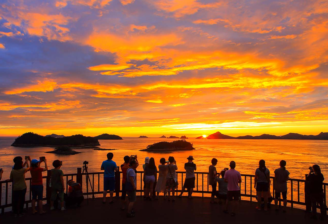 해돋이장소-진도세방낙조건너편다리에서태양을볼수있는전망대