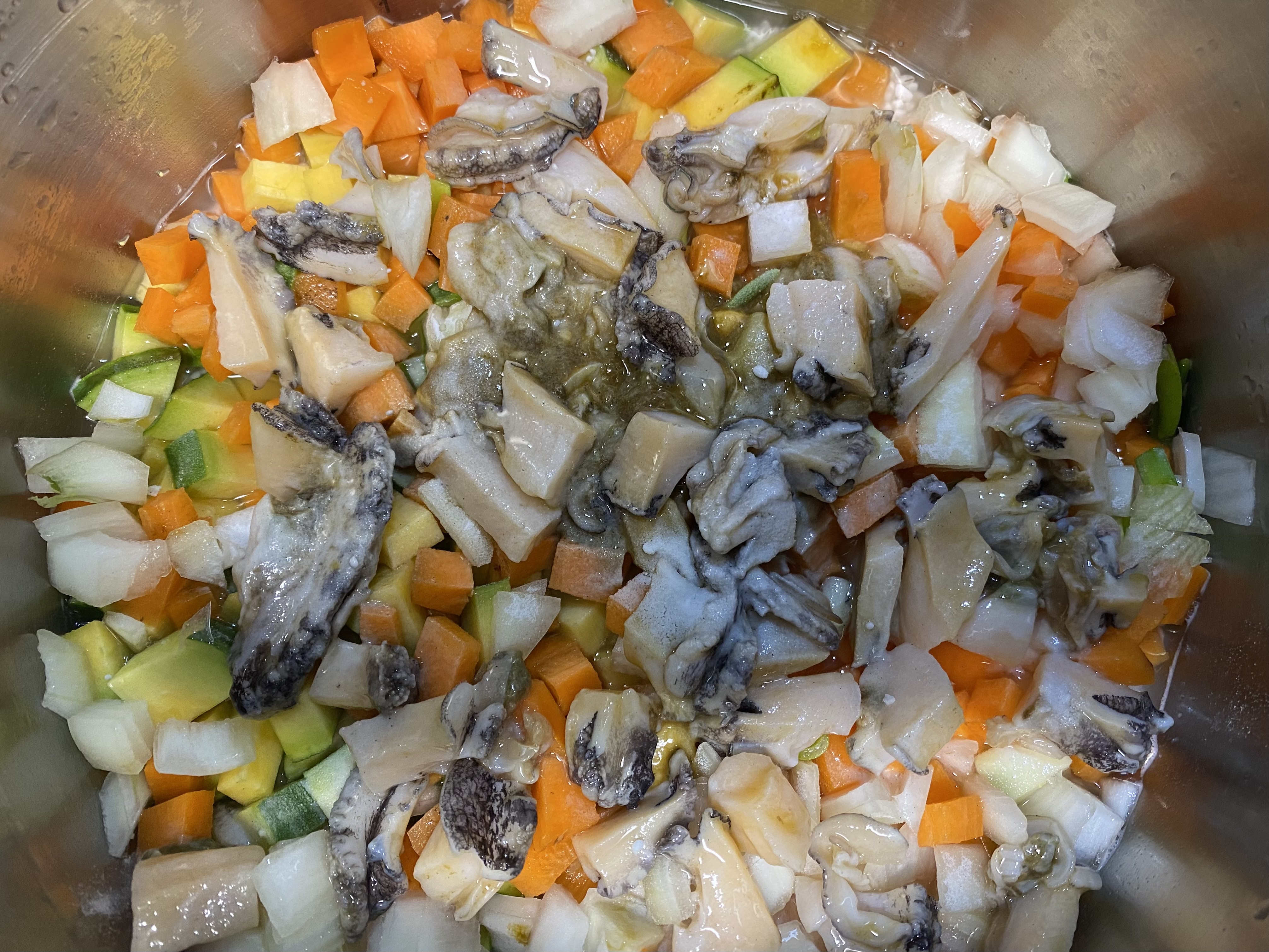 재료 다 넣은 인스턴트팟에 소금뿌리기