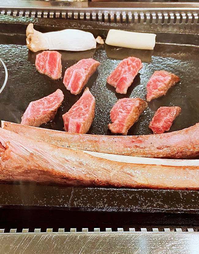 볏짚 훈연 흑소 통뼈 소갈비 숯불구이 이유있는 맛쓰리 우대갈비 안양 범계 맛집 추천