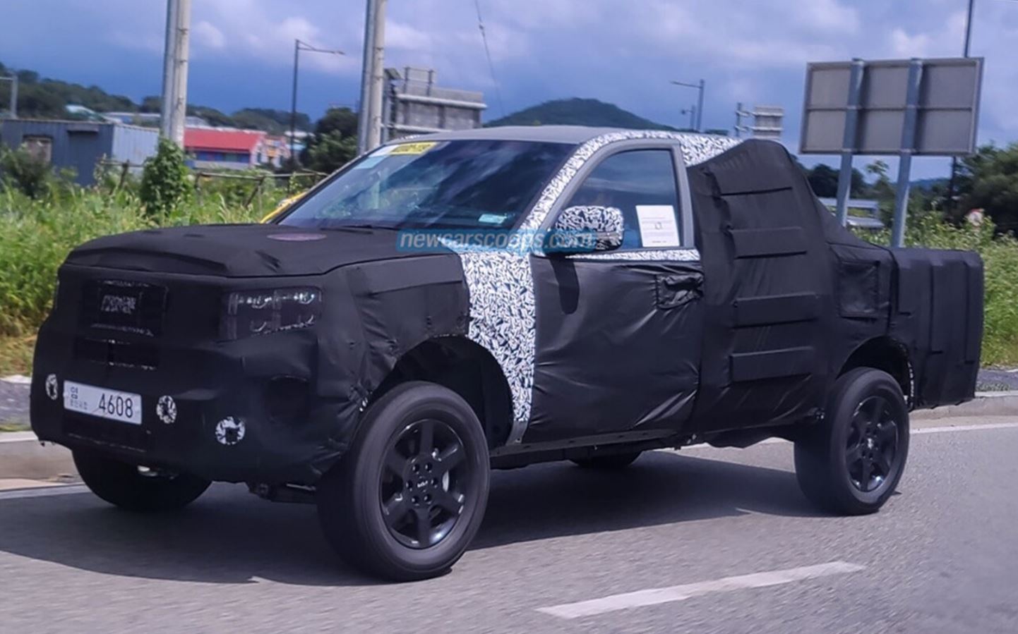 기아가 내년 공개할 예정인 중형 픽업트럭 ‘타스만’이 새롭게 포착됐다.