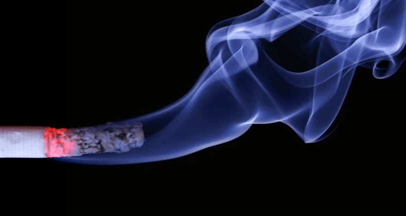 담배연기_올라오는_사진