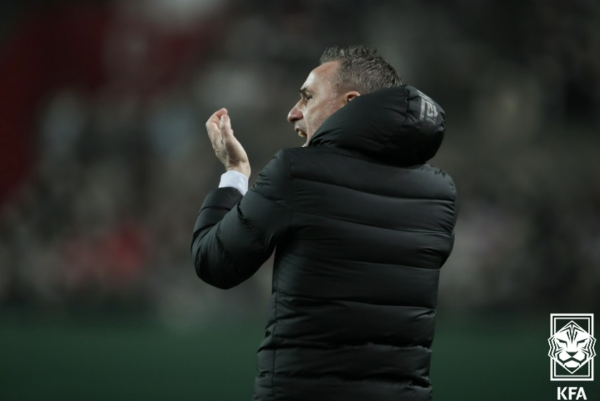 남자 축구 대표팀 파울루 벤투 감독