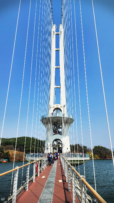 예당호출렁다리