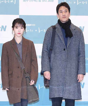 배우-이선균과-아이유