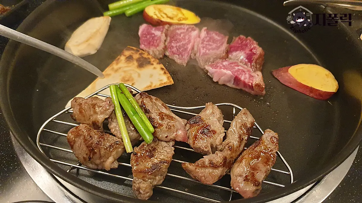 청주-오창-육화담길-소고기-굽는모습