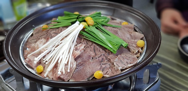 Boiled Beef Shank (Arongsatae Suyuk) image