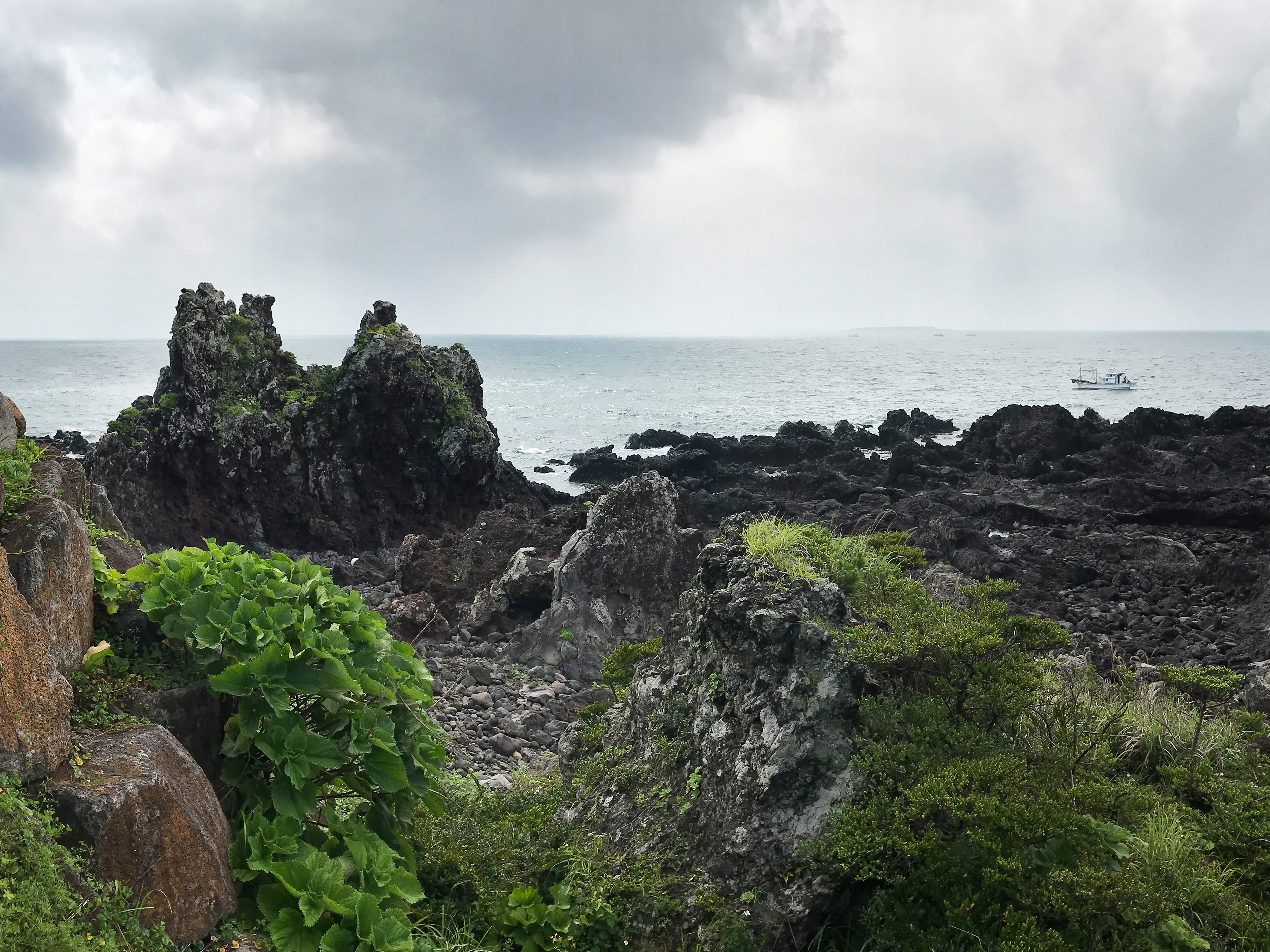 제주도 서귀포시 게우지코지 앞 모자바위 by 피어나네 저작권 없는 고화질 무료 이미지 바로가기