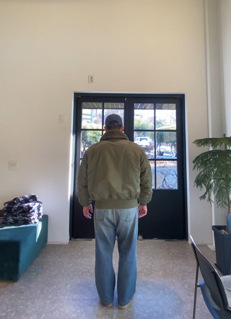 데일리룩('26.1.1.)브이투 스톤워싱 빈티지 볼캡, 알파인더스트리 B-15 항공자켓 점퍼, 어커버 롱슬리브 티셔츠, 에러스익셉티드 왁스드 데님 팬츠, 커먼센스 독일군 스니커즈