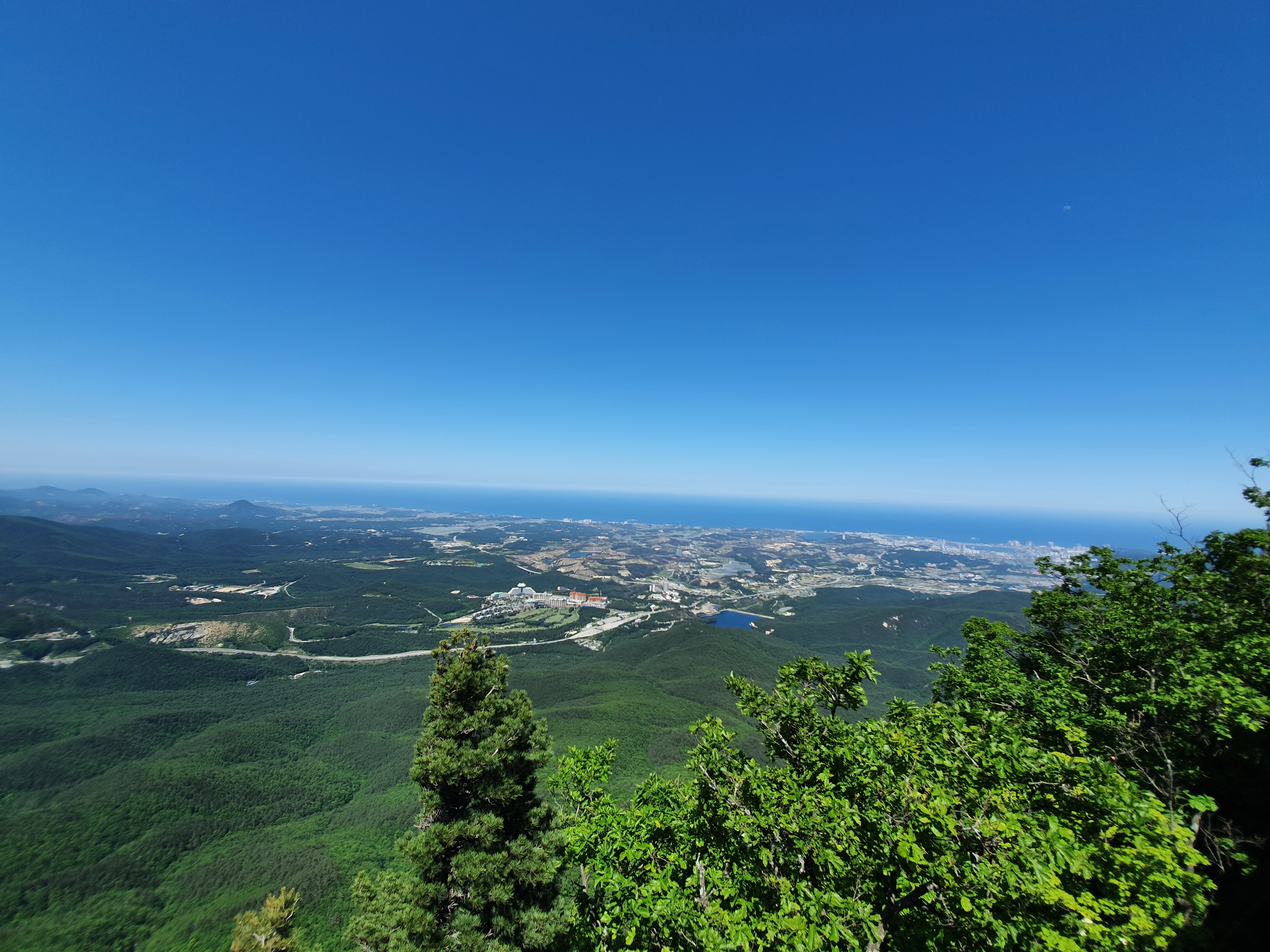 울산바위 정상에서 본 동해바다