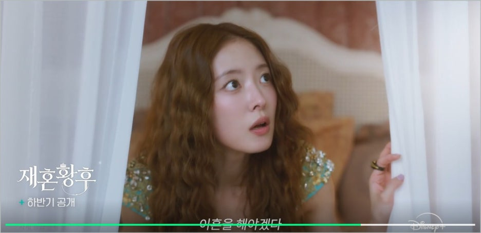 신민아 '재혼황후' 스틸컷 공개, 극명하게 갈린 반응 "코스프레 vs 브리저튼급"