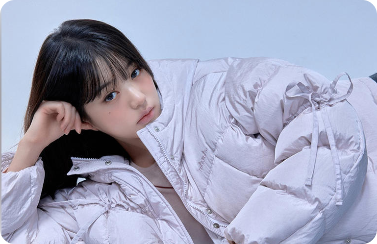 장원영의 겨울 화보, 눈송이 미모를 담다 [사진 로라로라 제공]