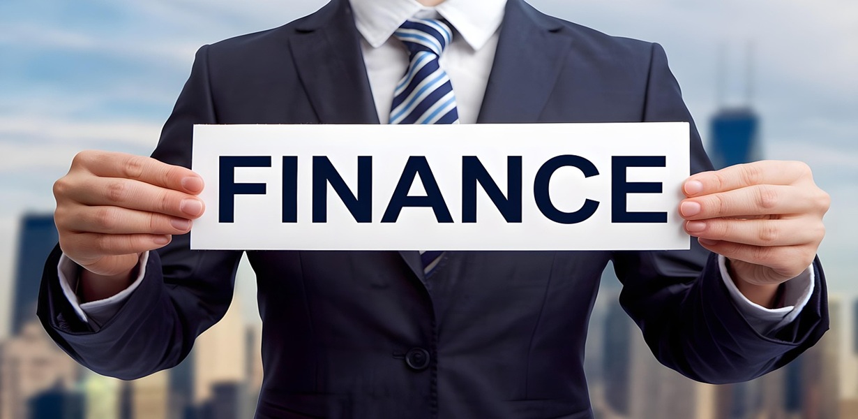 &quot;정장을 입은 직장인이 'FINANCE'라고 적힌 종이를 들고 파이어족 전략을 상징하는 모습&quot;