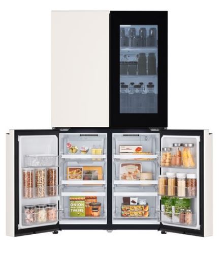 냉장고 제품 냉동고 문을 열어둔 사진