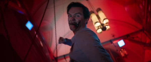 영화-렌필드-니콜라스-홀트-스틸컷