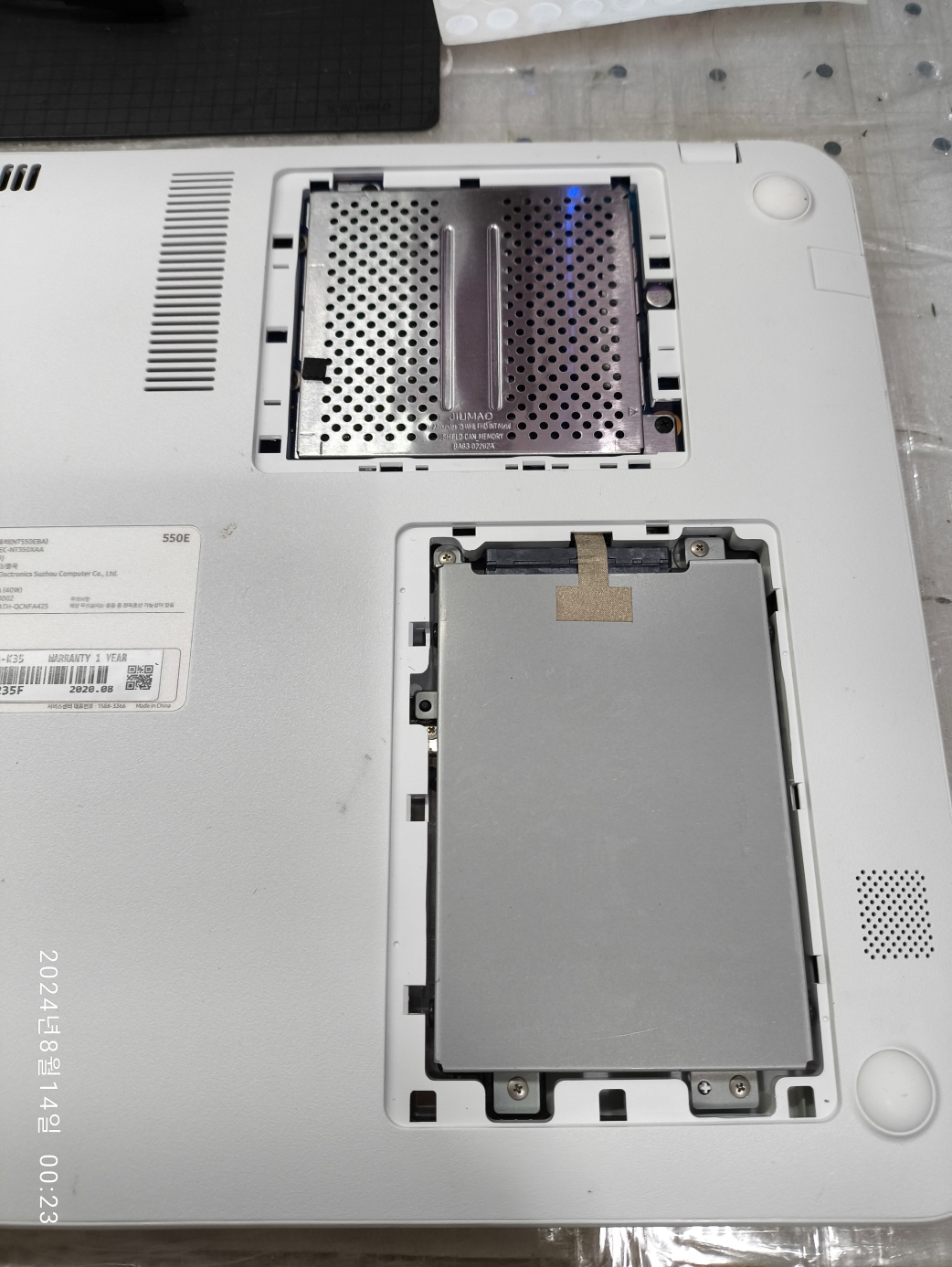 하드디스크와 RAM 업그레이드가 비교적 쉬운 노트북입니다.