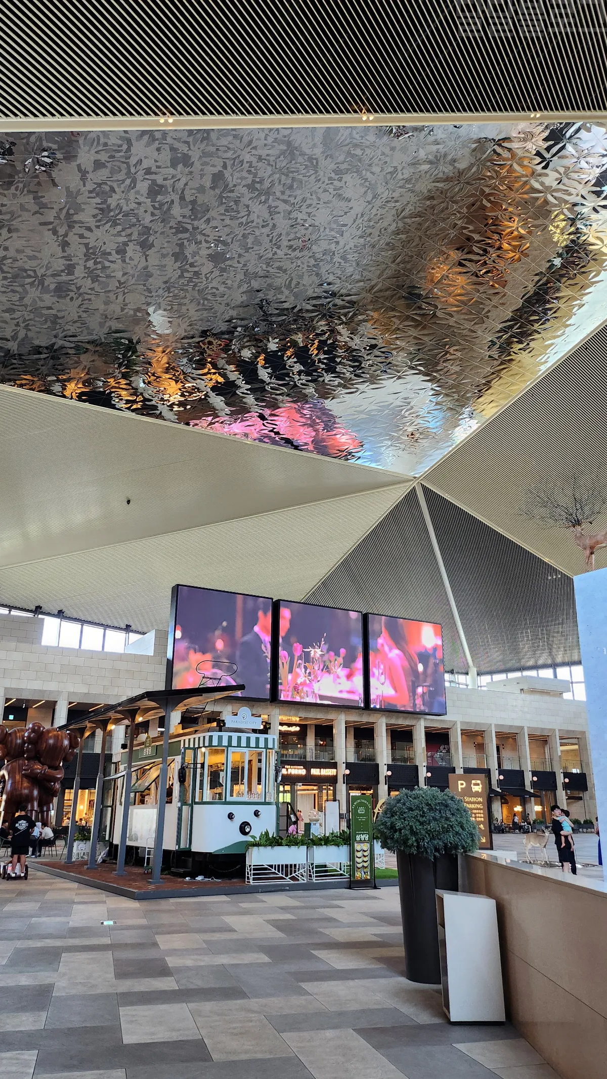 파라다이스시티-플라자-내부