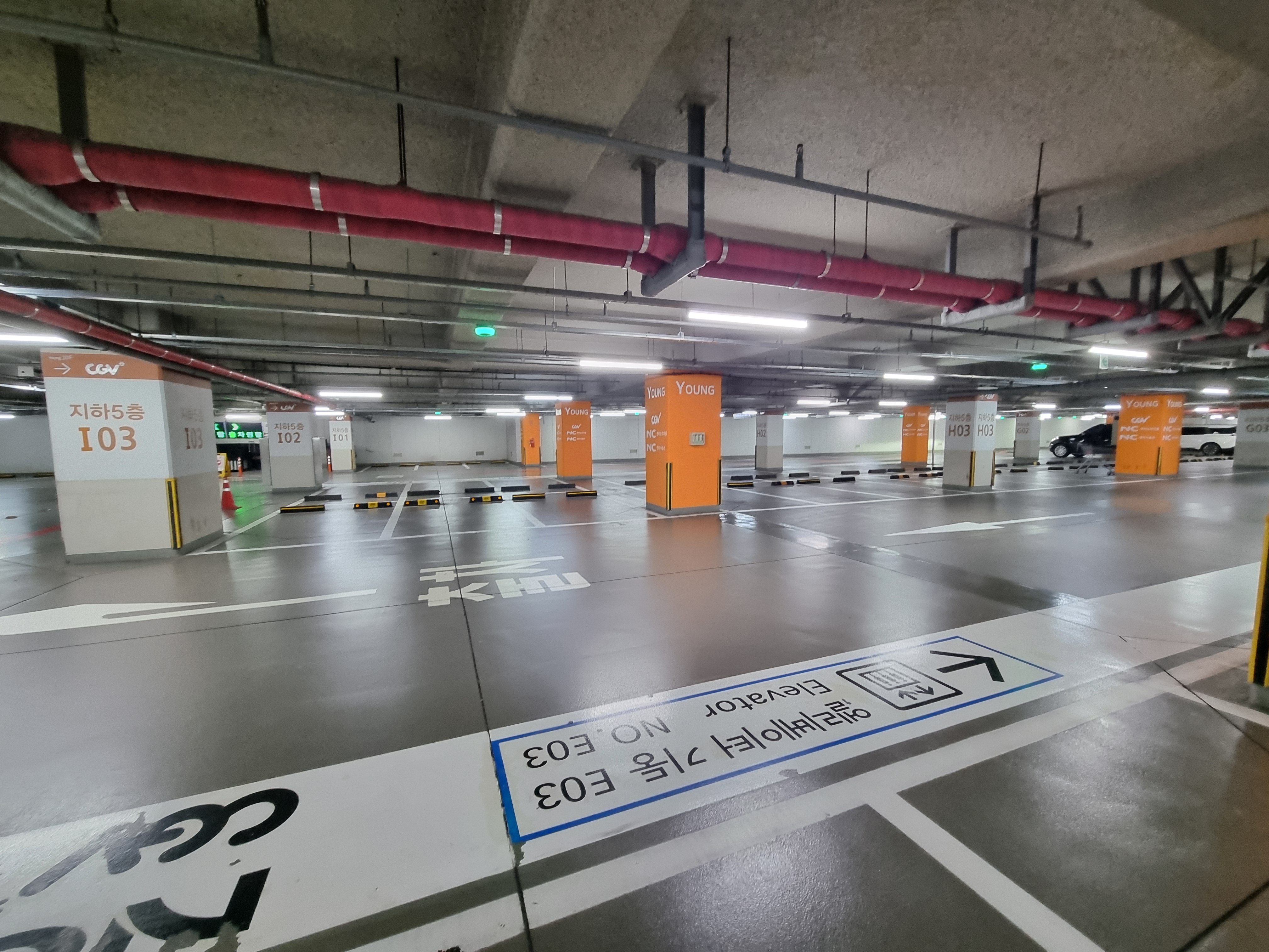 가든파이브 영&amp;#44; 지하 5층&amp;#44; 한산한 지하 주차장