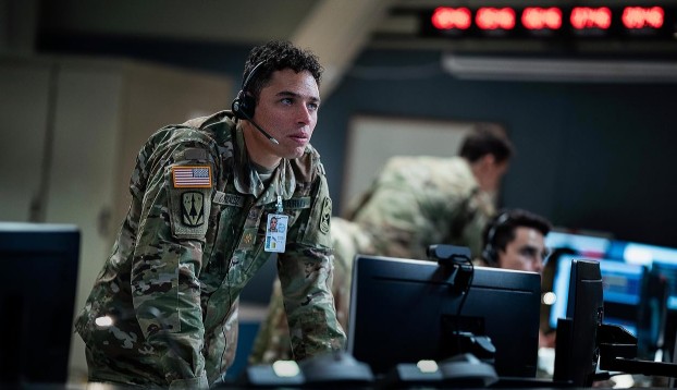 [넷플릭스 스릴러영화 추천] 하우스 오브 다이너마이트 다시보기 줄거리 결말 리뷰 후기