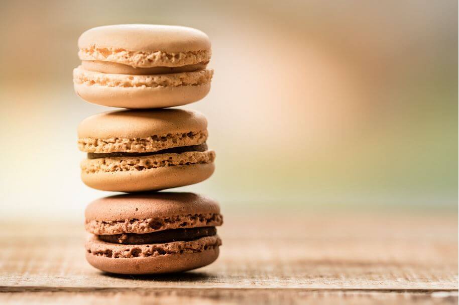 마카롱 3개를 쌓은 모습