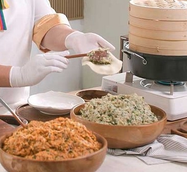 한국의 떡 종류 김치떡-떡 빚기