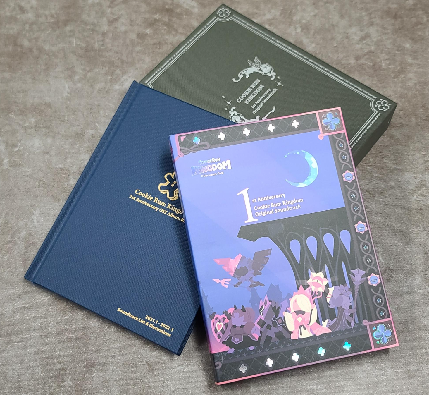 쿠키런 쿠키런킹덤 쿠키런OST OST앨범 데브시스터즈 귀여운택배 쿠키런택배 깔끔한디자인 고급재질 품질표시 주의사항 동화책 구성품