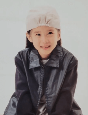 웃고 있는 어린 박은빈