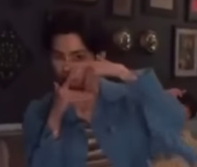 아이유LOVEWINSAL 가사 노래 등장에 나오는 뮤비 해석 비하인드