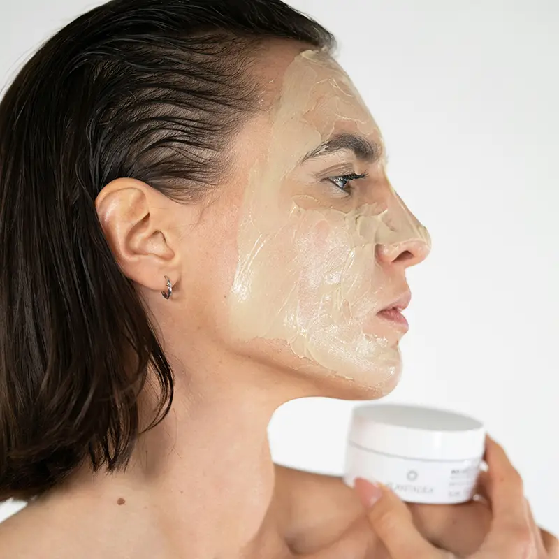 중년 여성 피부가 얇아지는 이유, 탄력 유지하려면 이것부터 바꾸세요