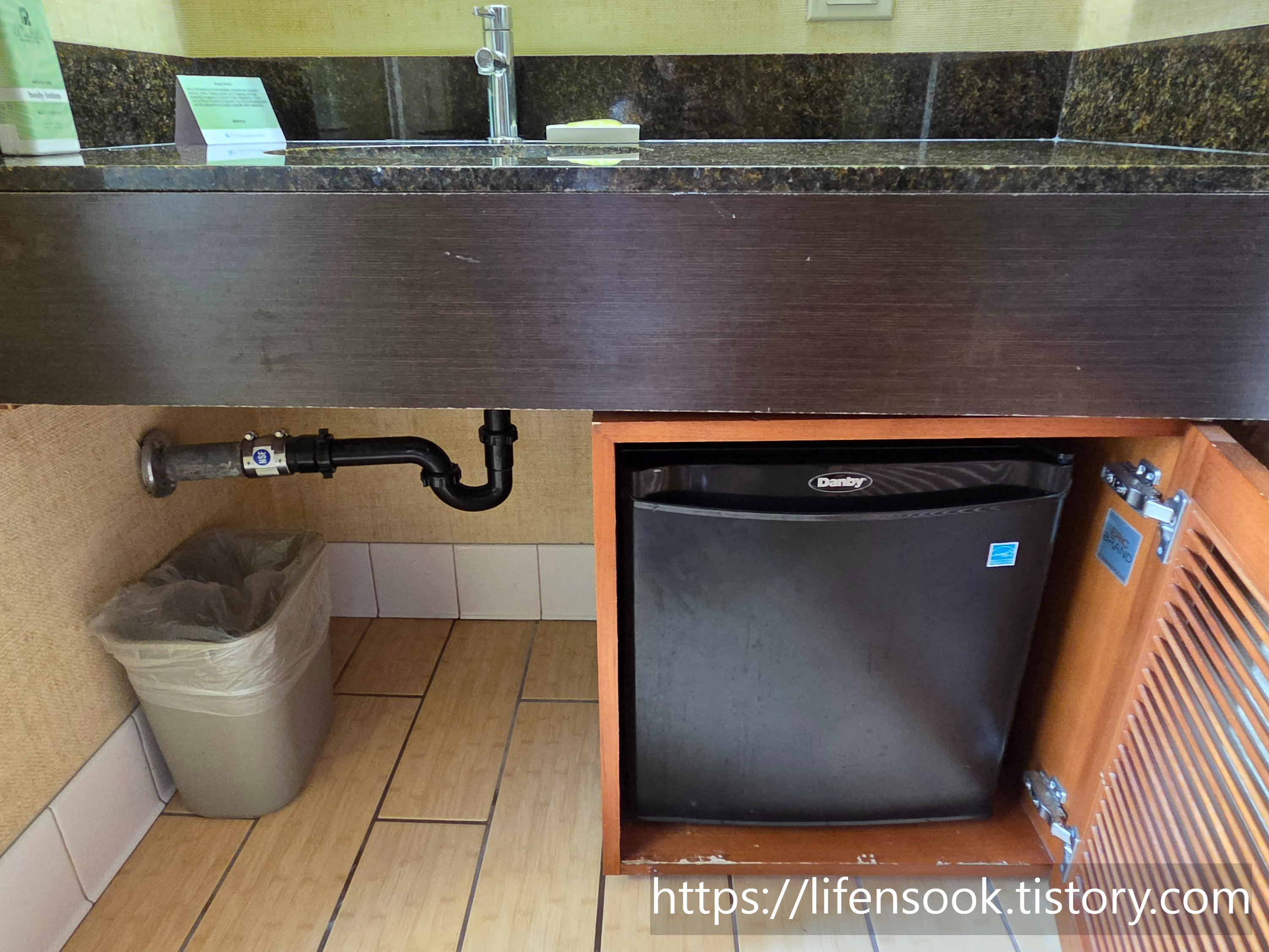 와이키키 리조트 호텔 시티뷰룸 내부 6