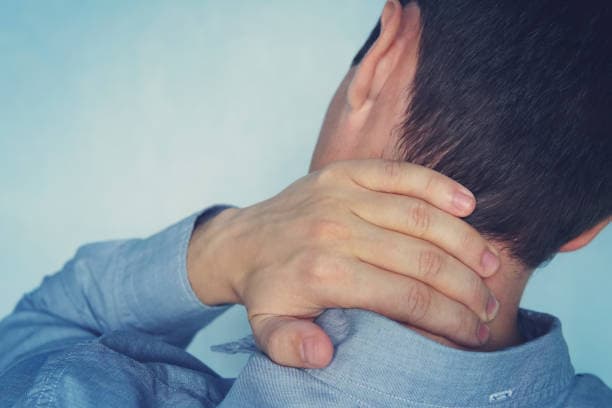 '거북목 증후군'을 예방하는 하루 3분 자세 교정 루틴