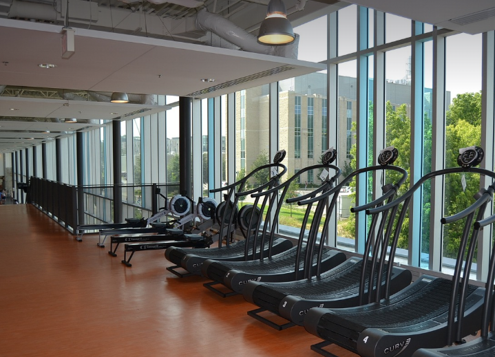 헬스장 금기 사항 & 에티켓 분석: 초보자들이 꼭 알아야 할 매너와 금기 행동