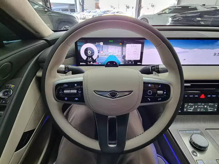 2024 G80 2.5T의 운전대는 이렇습니다.