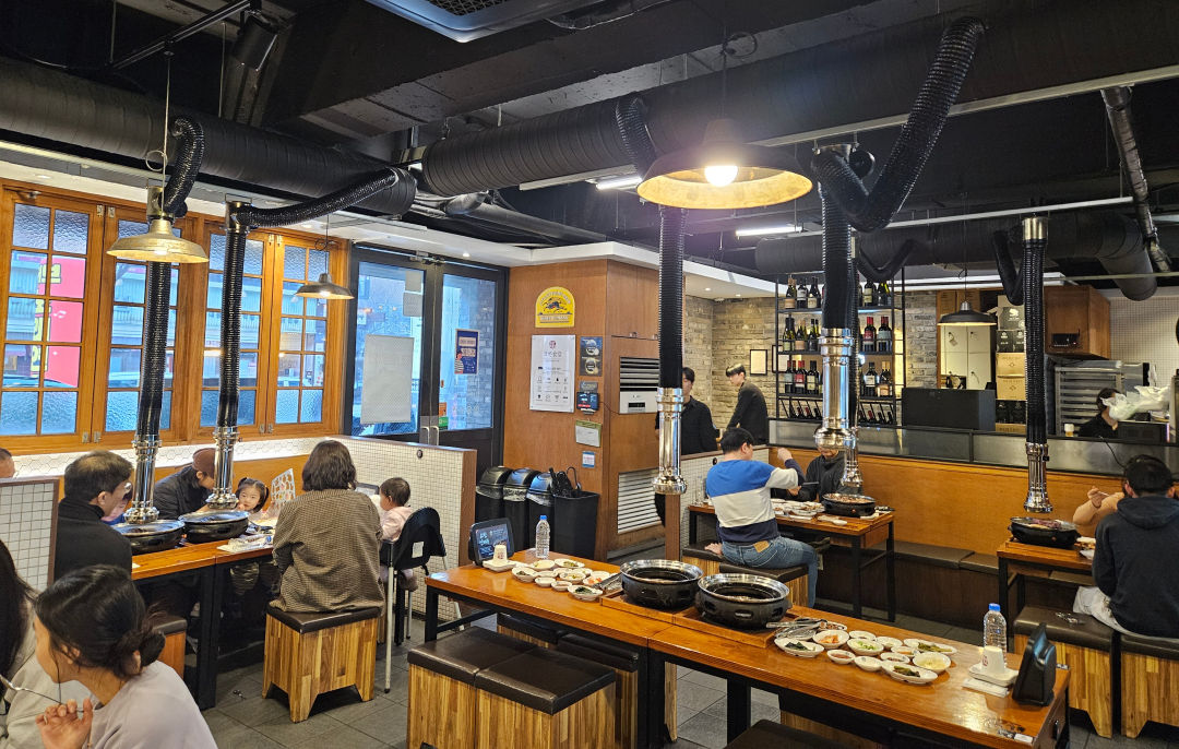 고반 식당 망포역점 매장 내부