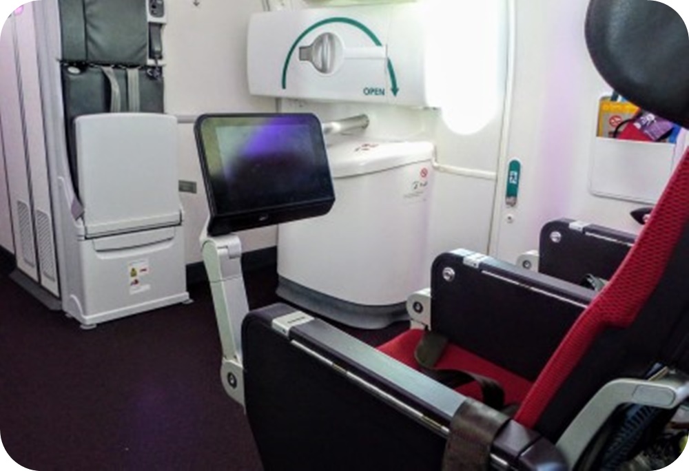 기내-비상구석-접이식-모니터