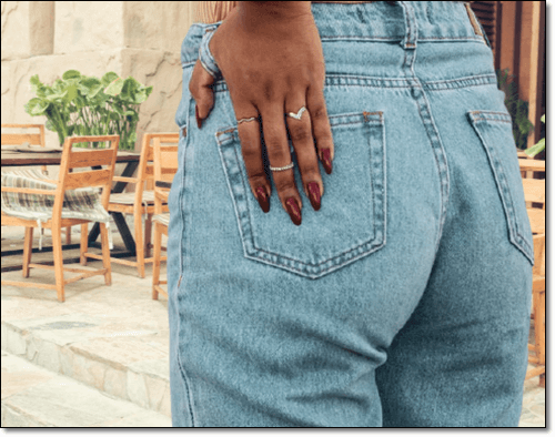 똥꼬 가려움증으로 곤란한 여성