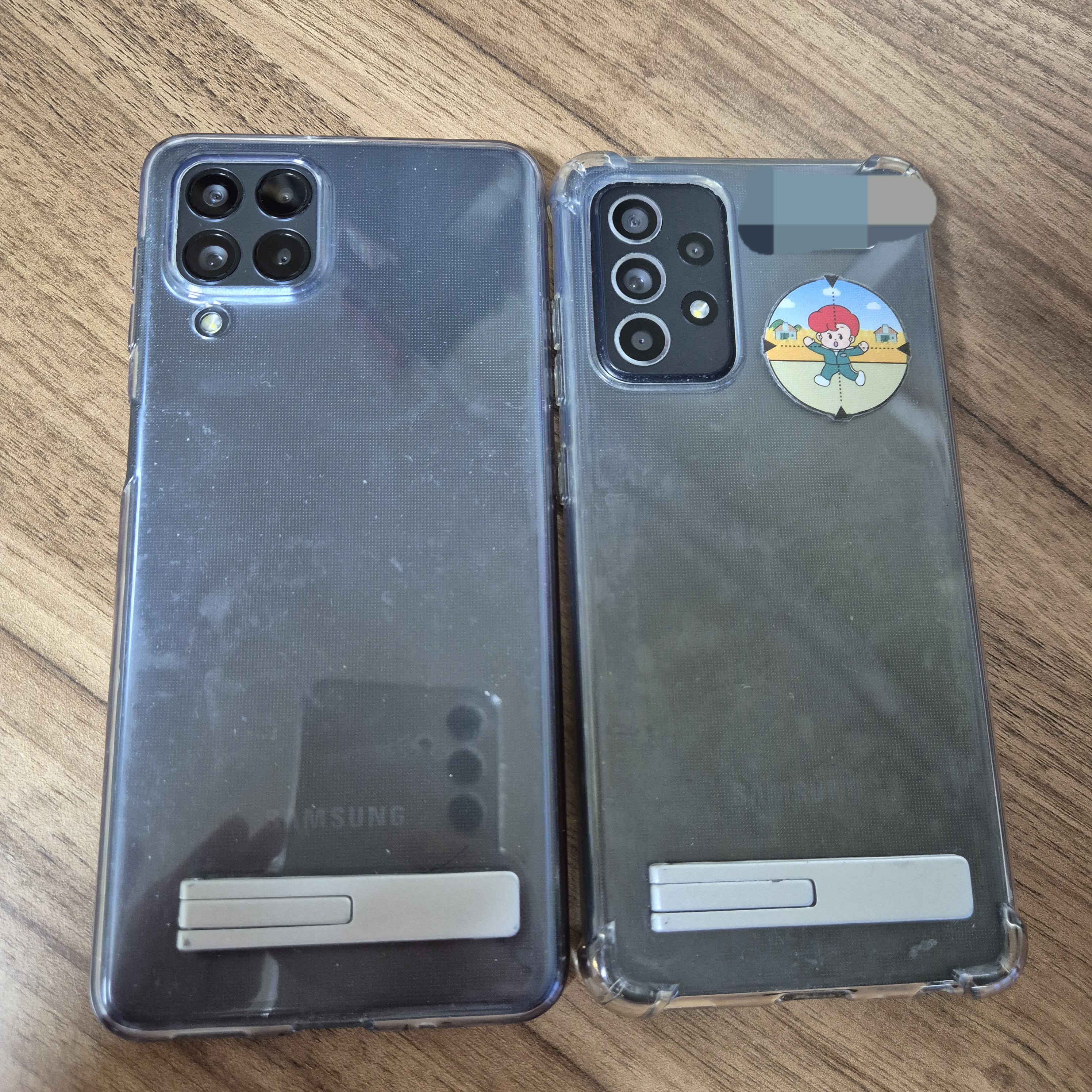 SKT 알뜰폰 유심을 사용하는 갤럭시 퀀텀3와 A52s