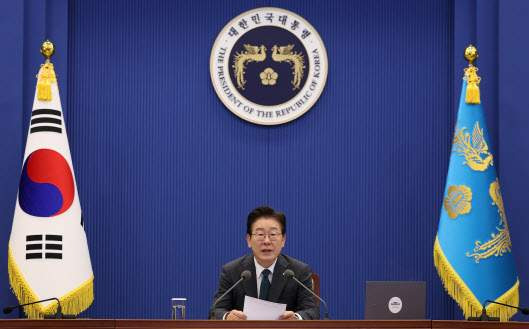 이 대통령 캐나다 총리 통화: 60조 잠수함 수주 지원 및 호르무즈 에너지 안보 공조