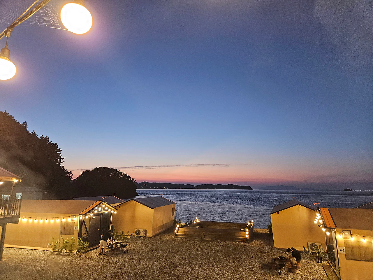 노을이-지고있는-바다의-풍경