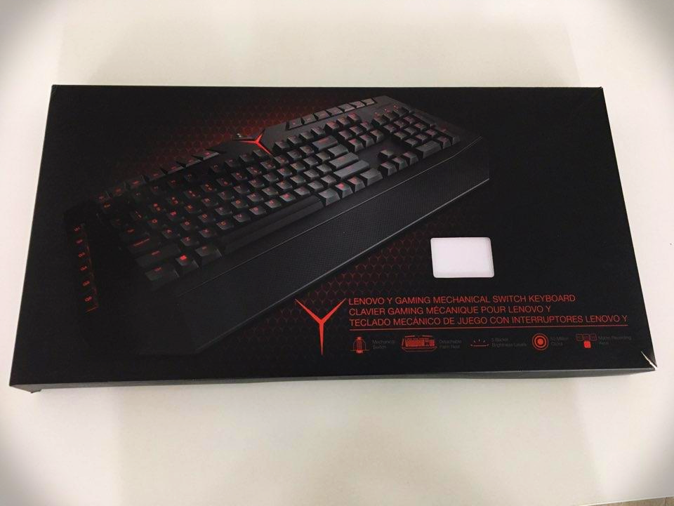 레노버 Y 게이밍 기계식 키보드 패키지 전면&amp;#44; 레드 LED 디자인 강조