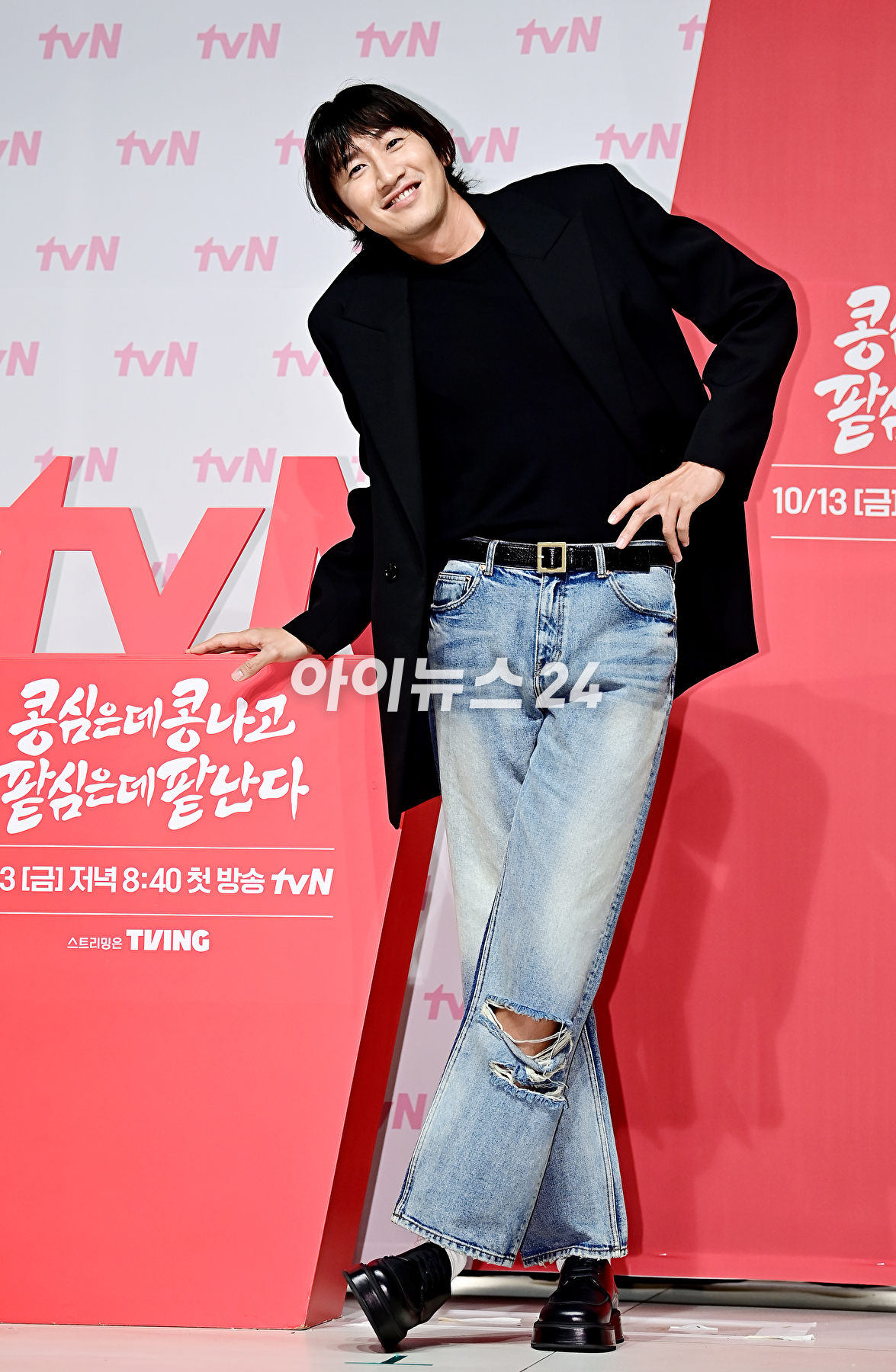 배우 이광수가 11일 오후 서울 강남구 엘리에나 호텔에서 열린 tvN &#39;콩 심은 데 콩 나고 팥 심은 데 팥 난다&#39; 제작발표회에서 포토타임을 갖고 있다. [사진=곽영래 기자]