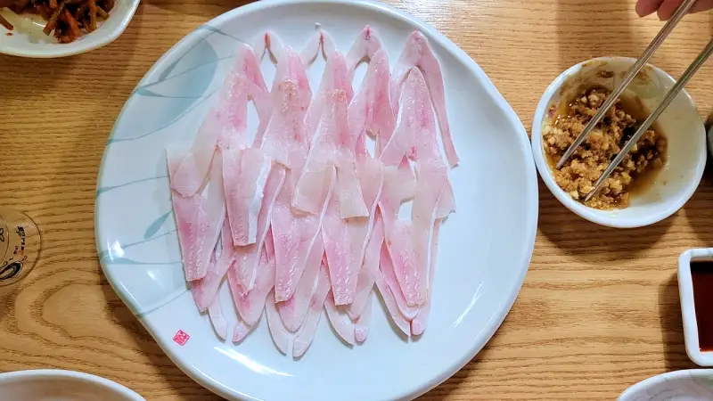 식객 허영만 백반기행 164회 최윤영 편 입 안에 퍼지는 담백함 병어회, 덕자회, 하모회, 갑오징어회 목포 자유시장 맛집 소개