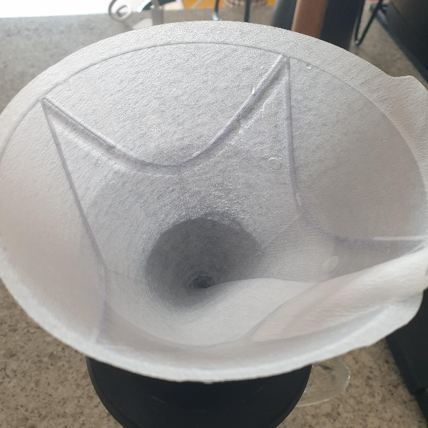 드리퍼 안에 물이 고여있는 모습. 스위치를 닫으면 물이 차오른다.