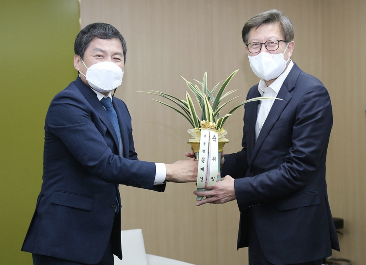 김비오 박형준
