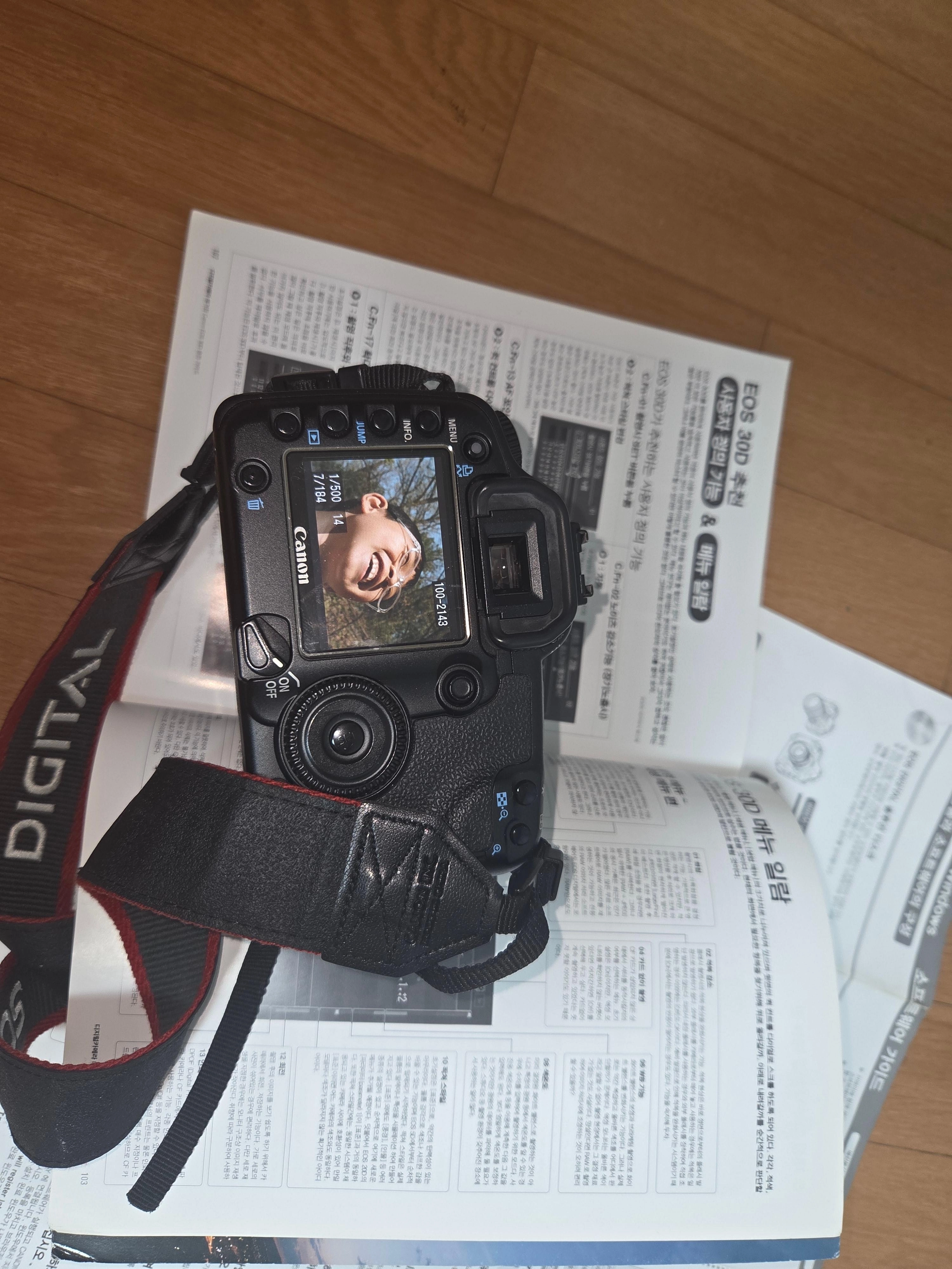 Canon EOS 30D 데이터 인터페이스의 취약점 CF 카드 슬롯 핀 휨 현상과 복구 전략