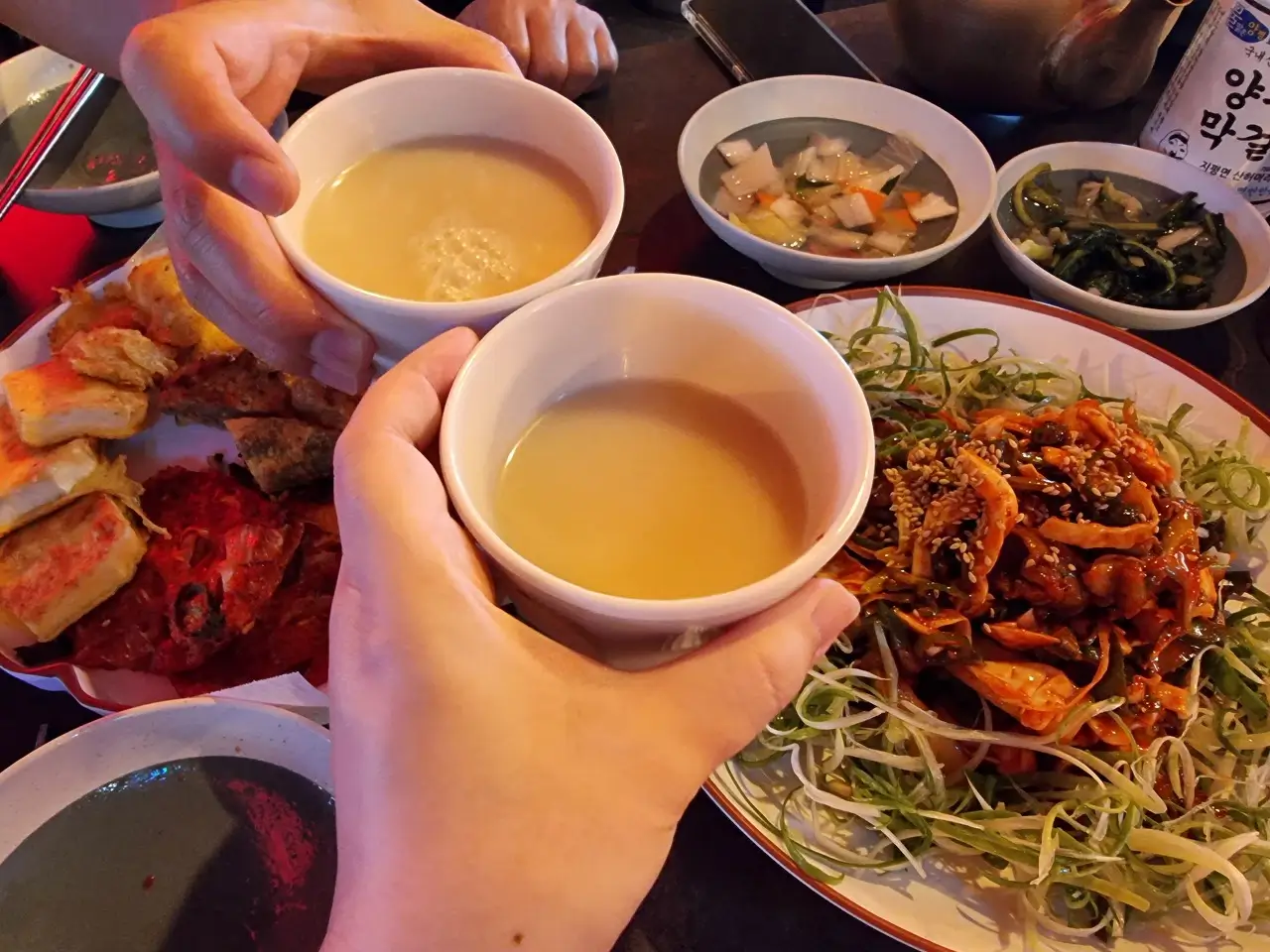 잔은 부딪혀야 제 맛!