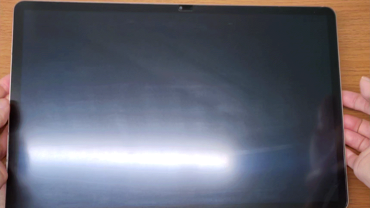 종이_필름_지문과_빛_반사_정도를_보여주는_짧은_영상