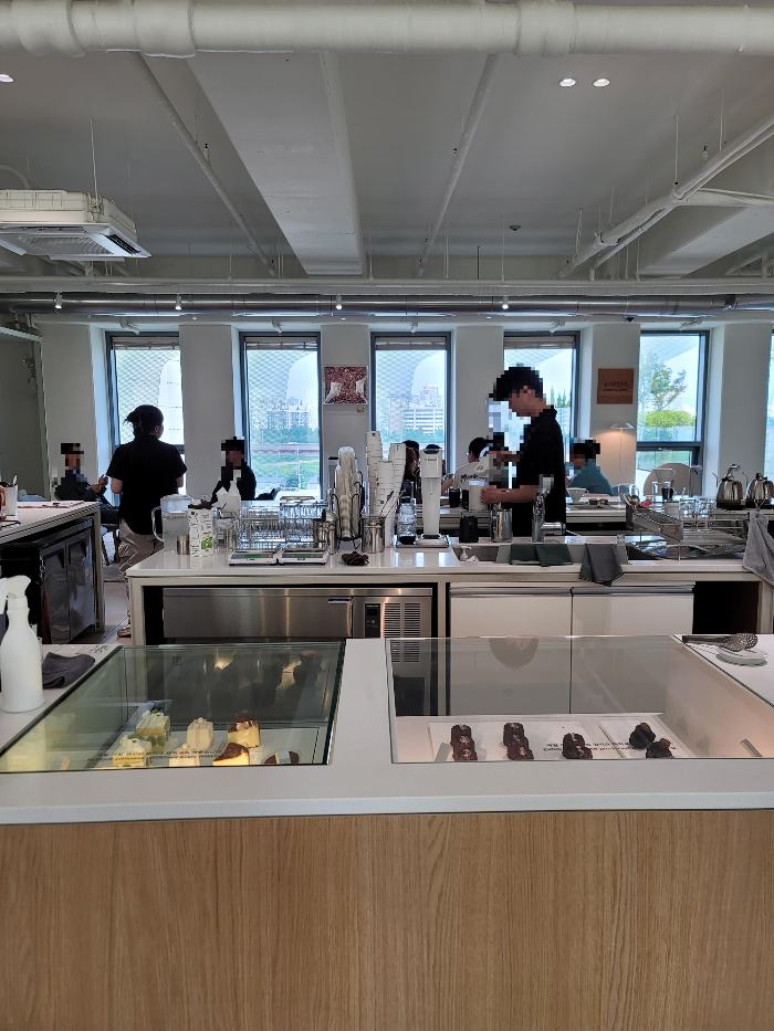 카운터와 창분 뷰