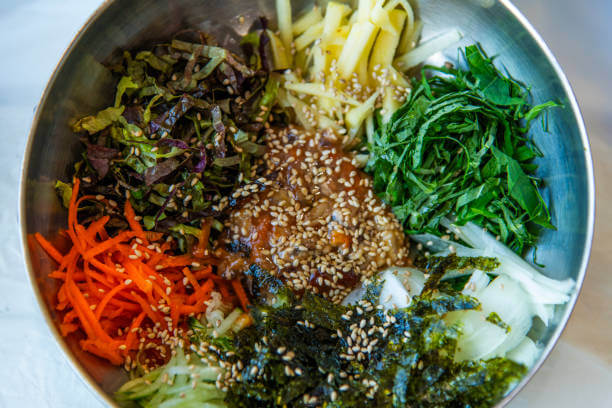 멍게비빔밥 &amp; 페코리노(Pecorino) 와인 페어링｜바다의 향과 허브의 산미가 교차하는, 싱그럽고 짜릿한 만남